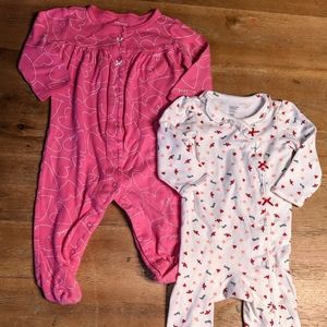 💗 2 Carter's 9 months one piece rompers pj's Valentines Day